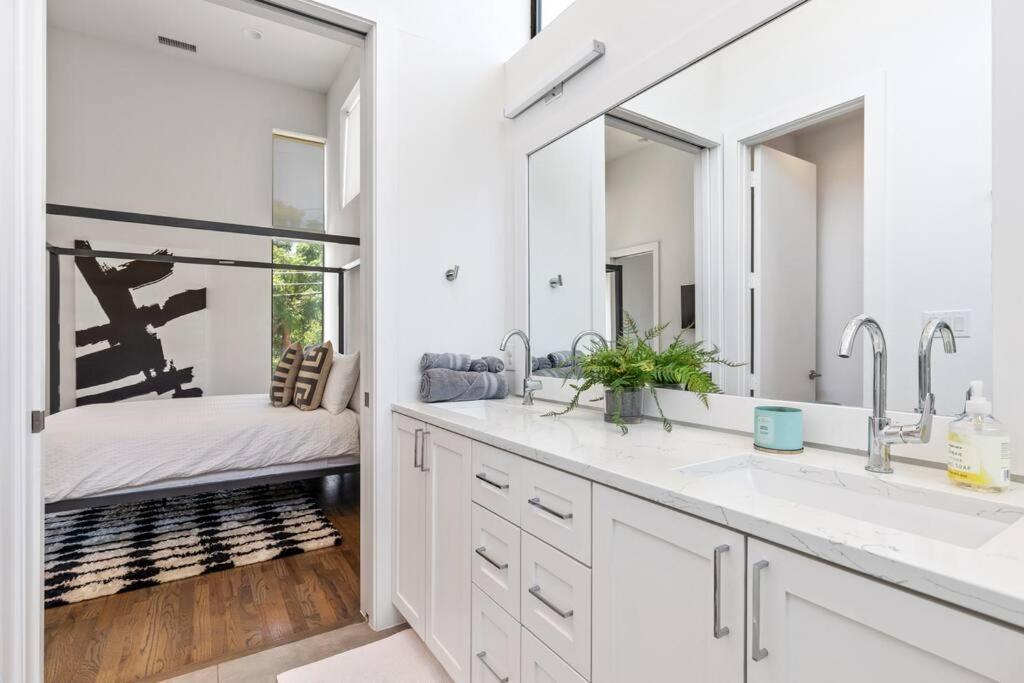 Beautiful Perfectly Located Luxury 2 Bed Townhome Dallas Kültér fotó